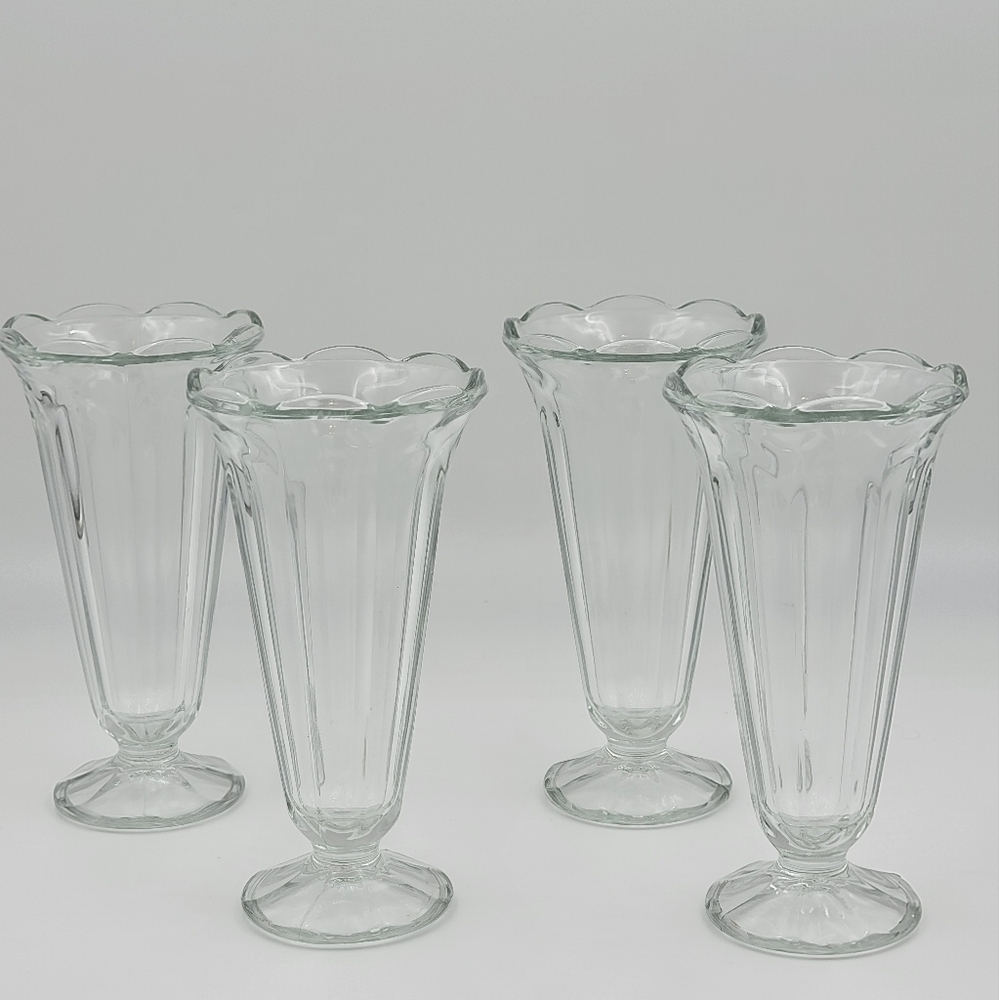 Set of 4 Vintage Fidenza Italy Parfait Fountain Glasses Tulip Scalloped Edge